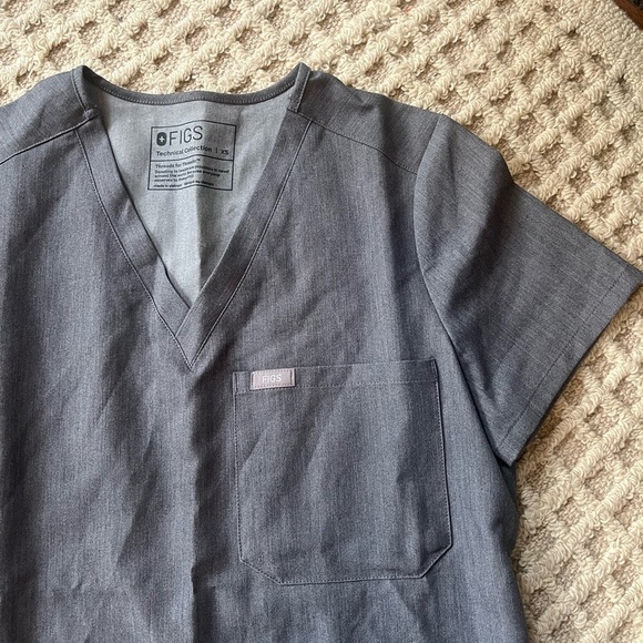 Figs Catarina One Pocket Scrub Top XS - Picture 9 of 9